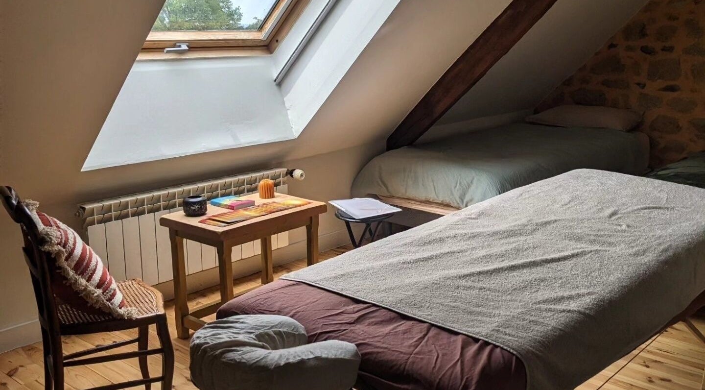 Salle de soin apaisante chez Samaya Massages - Les Massages Ayurvédiques De Samantha à Clermont-ferrand, Auvergne-rhône-alpes, FR.