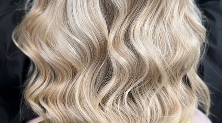 Katie Elizabeth Hair Designs изображение 3