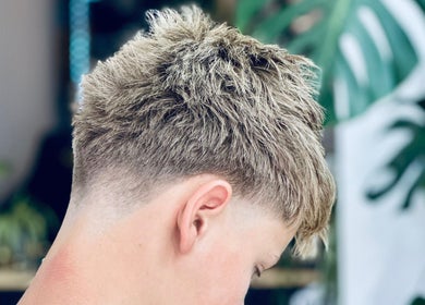 Moderne kapselstijl bij Dakhil kapper in Turnhout, Vlaams Gewest, BE.
