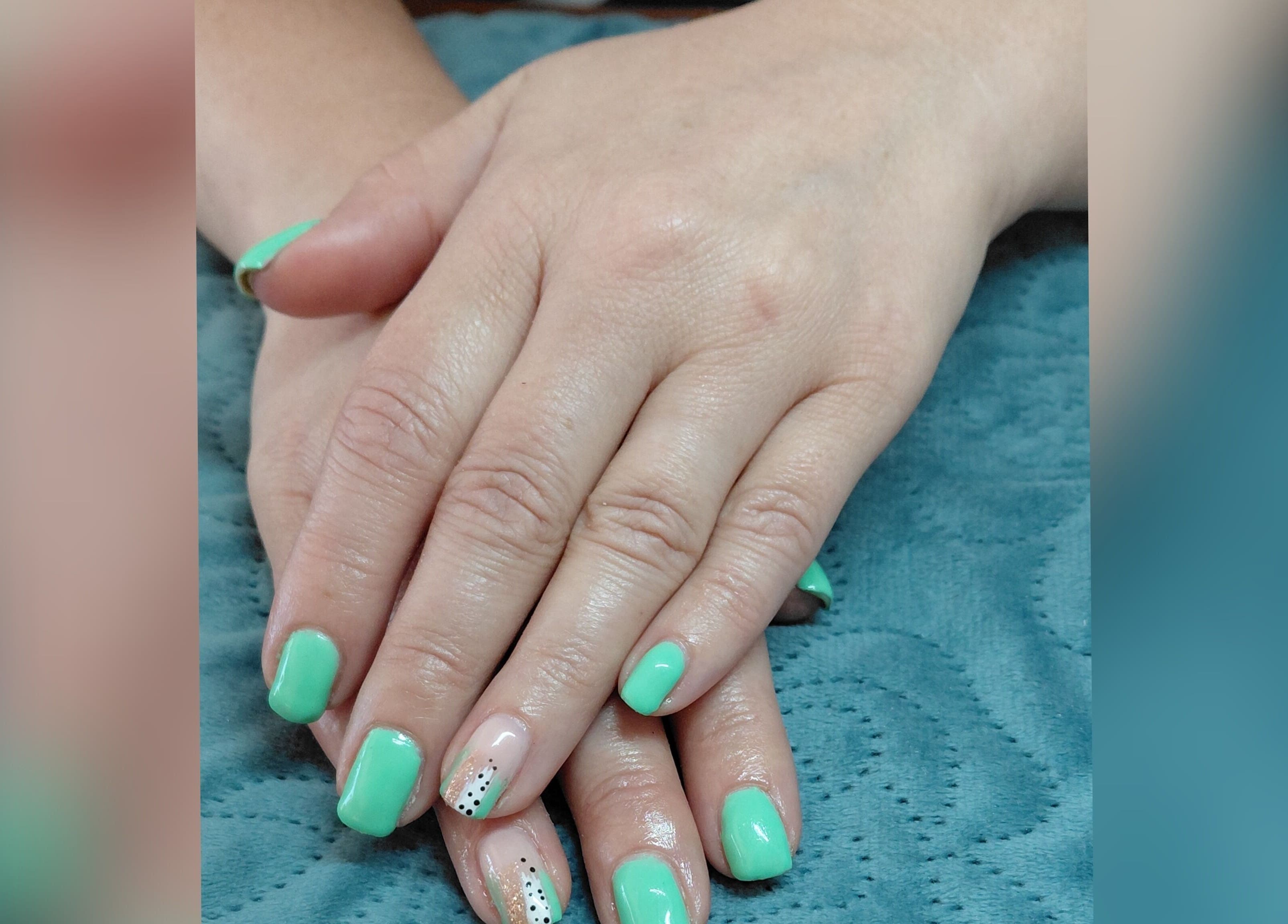 Elegant mint nail design at Ms Nailbeauty Salon in Bloemfontein, Free State, ZA, showcasing expert nail care.