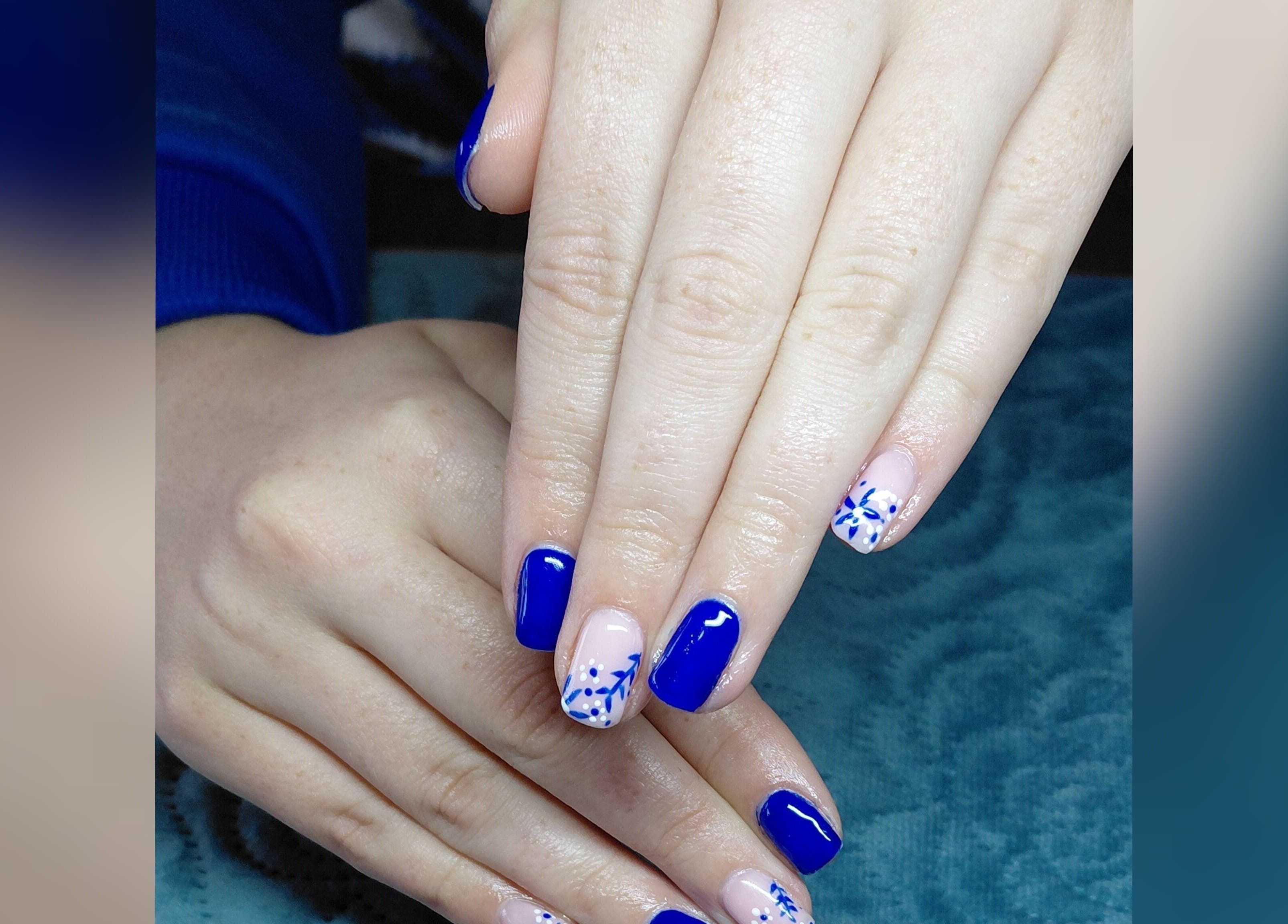 Blue and floral nail art by Ms Nailbeauty Salon in Bloemfontein, Free State, ZA, showcasing expert nail design.