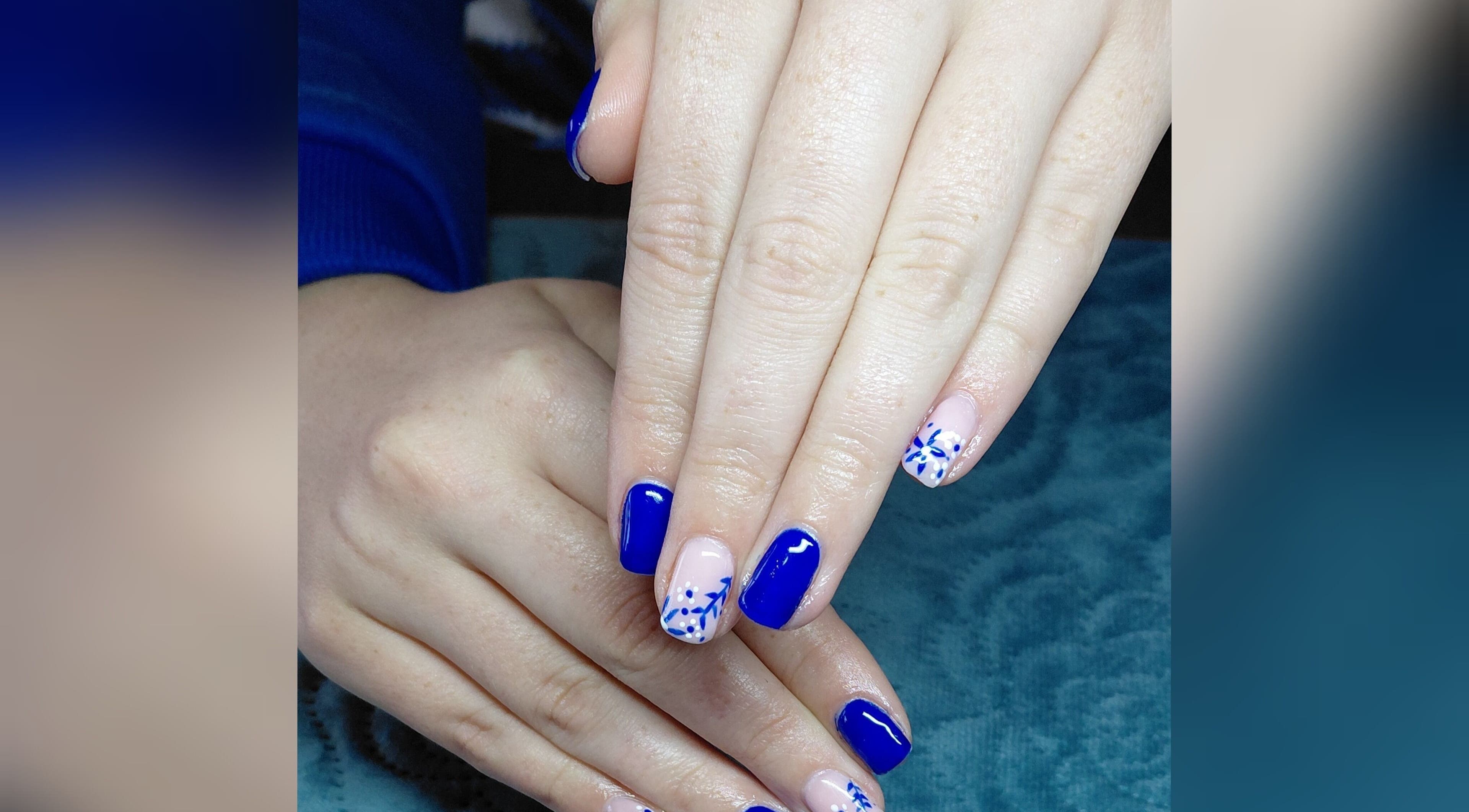 Blue and floral nail art by Ms Nailbeauty Salon in Bloemfontein, Free State, ZA, showcasing expert nail design.