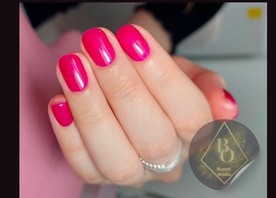 Hermosa manicura rosada en BO beauty studio, Santiago, Región Metropolitana, CL.