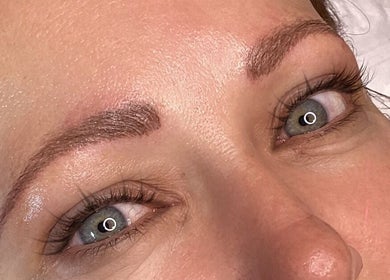 Perfectly shaped brows at Atelier Beauty and Permanent Make-Up, Newcastle, New South Wales, AU.