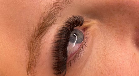 lashed.by.ayla image 3