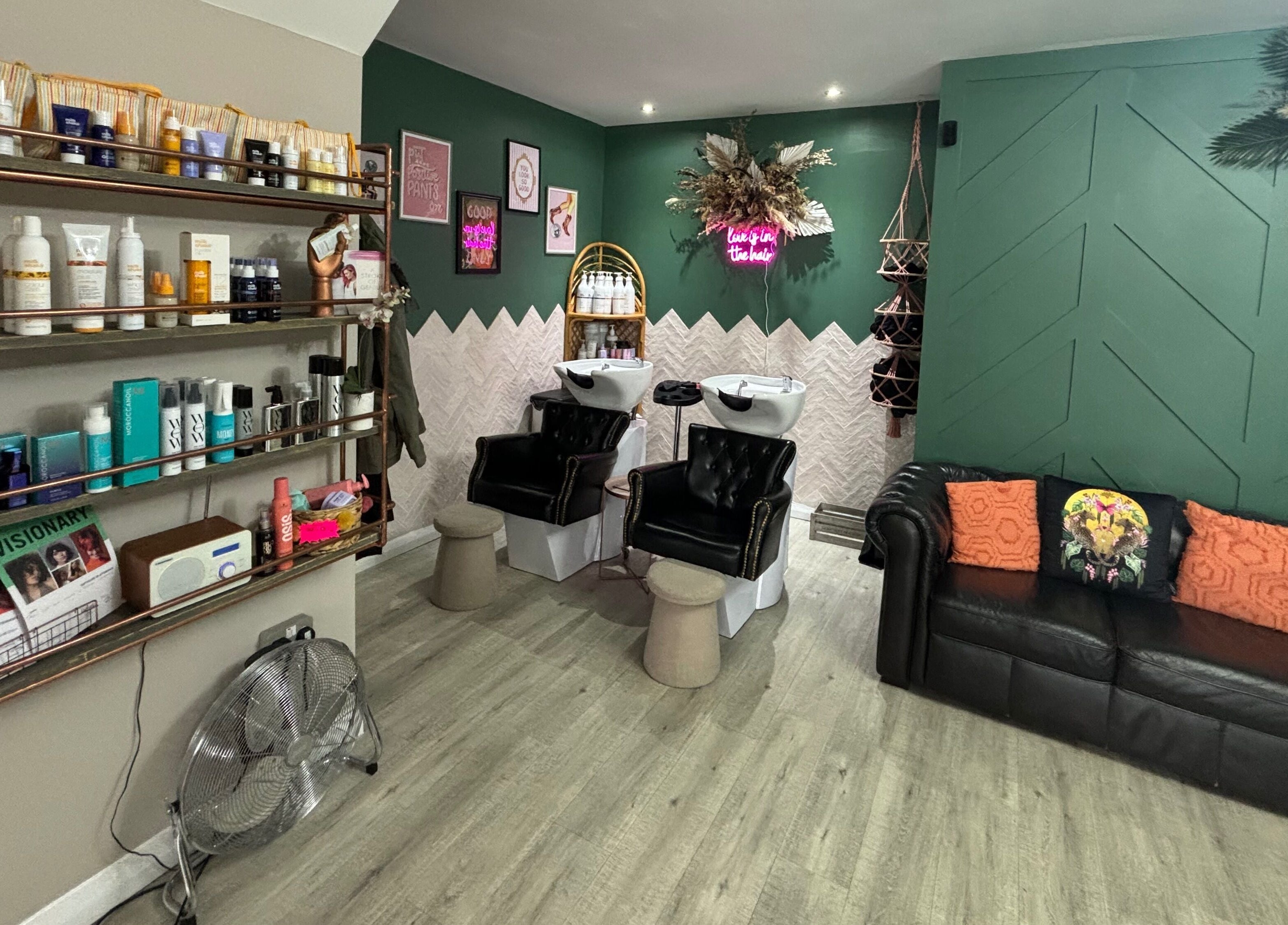 Elegant styling area at Winnie’s Hair Design, Newcastle upon Tyne, England, GB with chic decor and plush seating.
