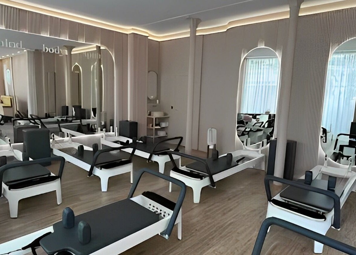 Studio de Pilates élégant à Studio by Holy, Paris, Île-de-france, FR, avec équipement moderne.