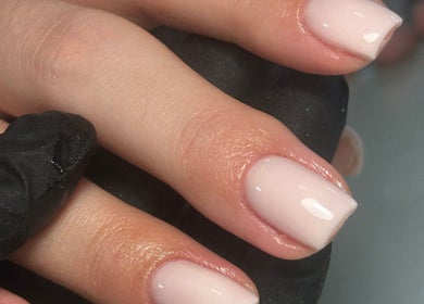 Close-up of manicured nails at Salon 17, Tamworth, England, GB showcasing professional nail art.