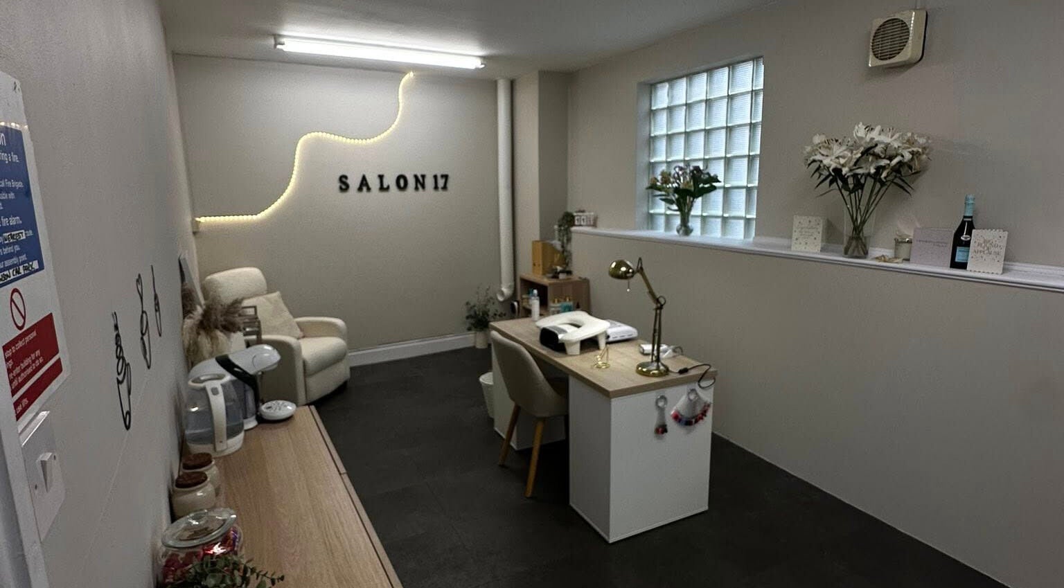Cozy interior of Salon 17 in Tamworth, England, GB with modern decor and peaceful ambiance.