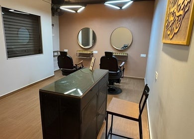 Modern interiors of Kedai Gunting Rambut Cameo in Tanjong Malim, Selangor, MY with chic salon chairs and mirrors.