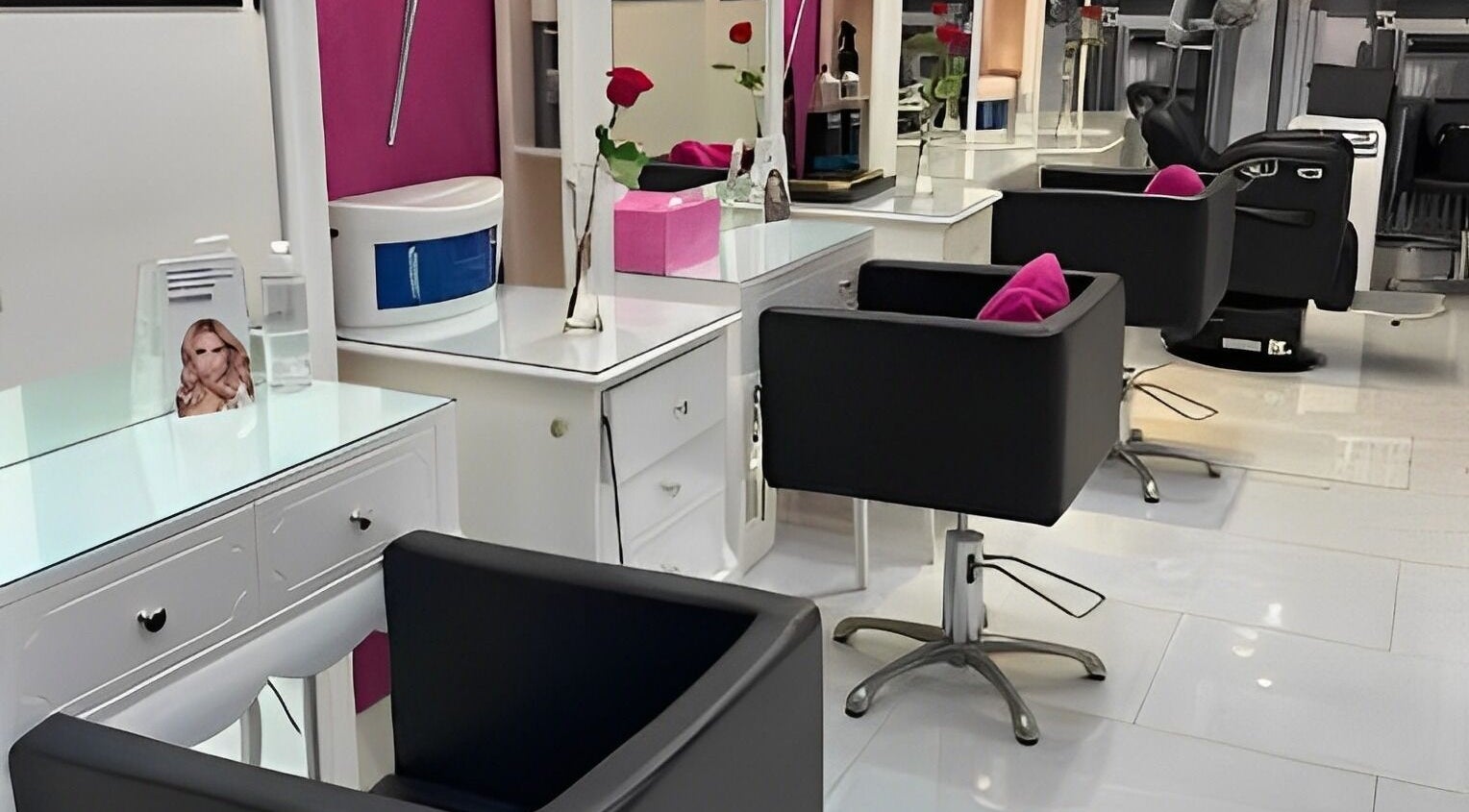 Stylish interior of Baseline Ladies Salon in Abu Dhabi, AE, featuring chic salon chairs and mirrors.