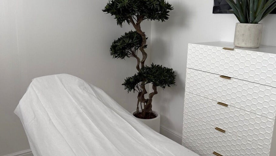Relaxing treatment room with a white chair at Clinic 103 in Harpenden, England, GB.