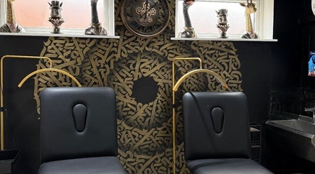 Elegant waiting area at Clinic 103, Harpenden, England, GB with unique decor and comfortable seating.