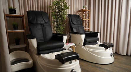 Luxurious spa chairs at Maid Hassan Beauty Center in Tarut, Eastern Province, SA, offering ultimate relaxation.