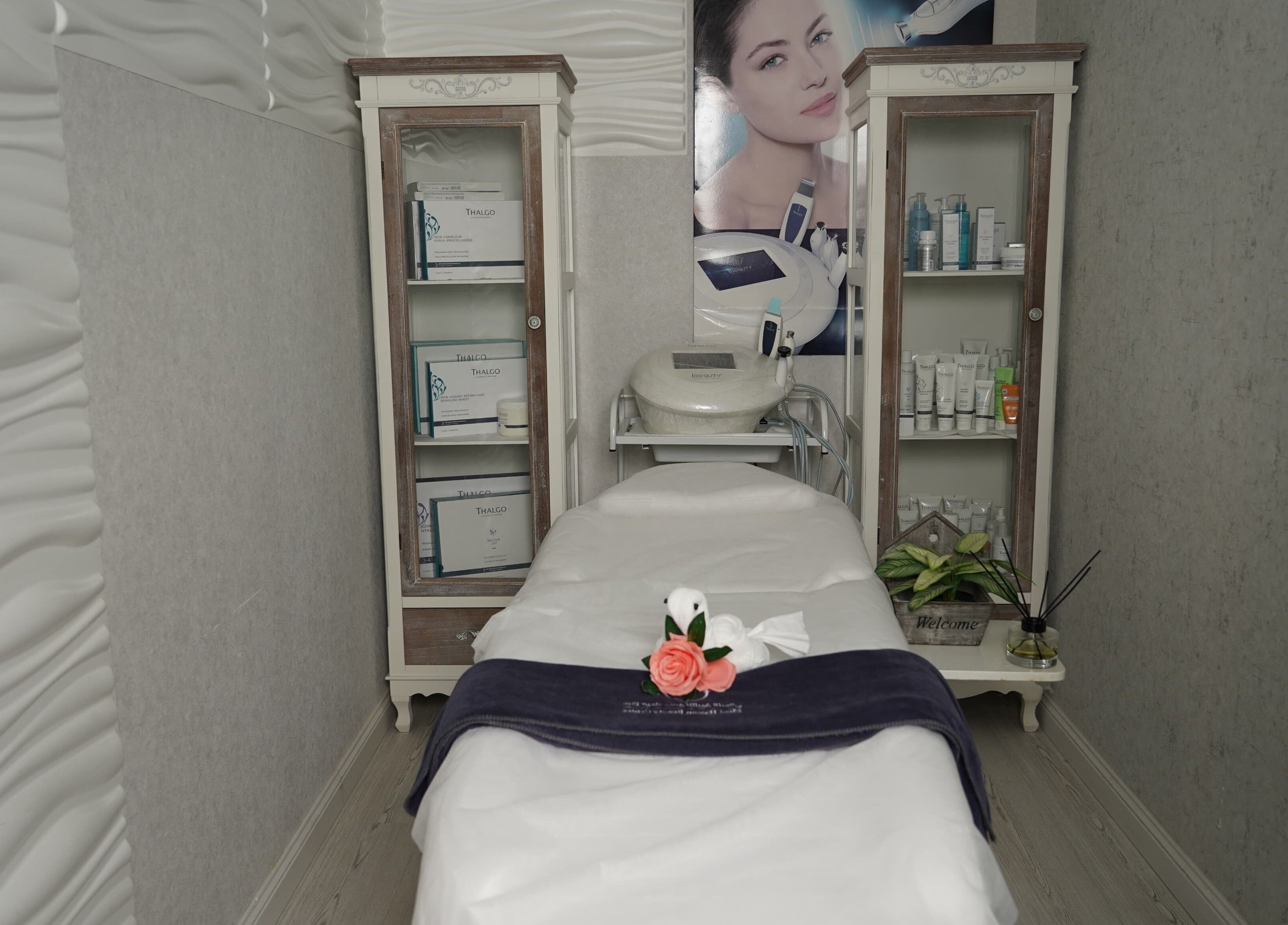Elegant treatment room at Maid Hassan Beauty Center, Tarut, Eastern Province, SA, featuring spa bed and skincare products.