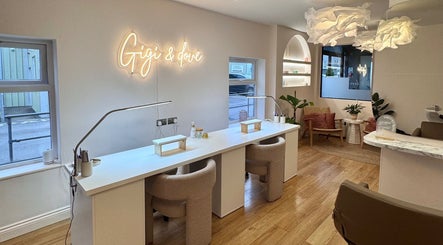 GiGi & Dove