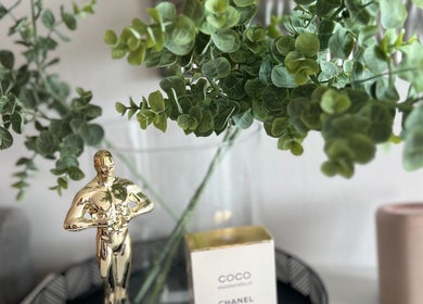 Golden figurine and luxury decor at Adore Me Beauty Studio, Beograd, RS.