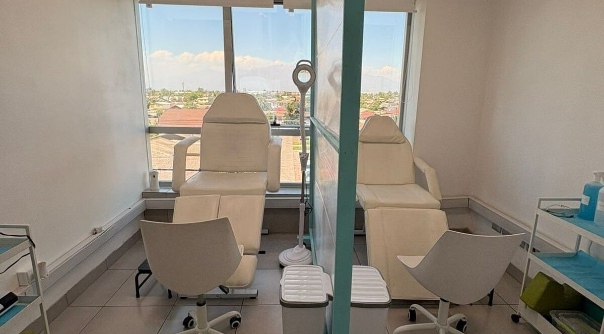 Cabina luminosa en Footvital, Maipú, Región Metropolitana, CL para tratamientos de belleza y bienestar.