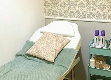 Comfortable waxing station at Justwax PIK, Daerah Khusus Ibukota Jakarta. Features a treatment bed and supplies.