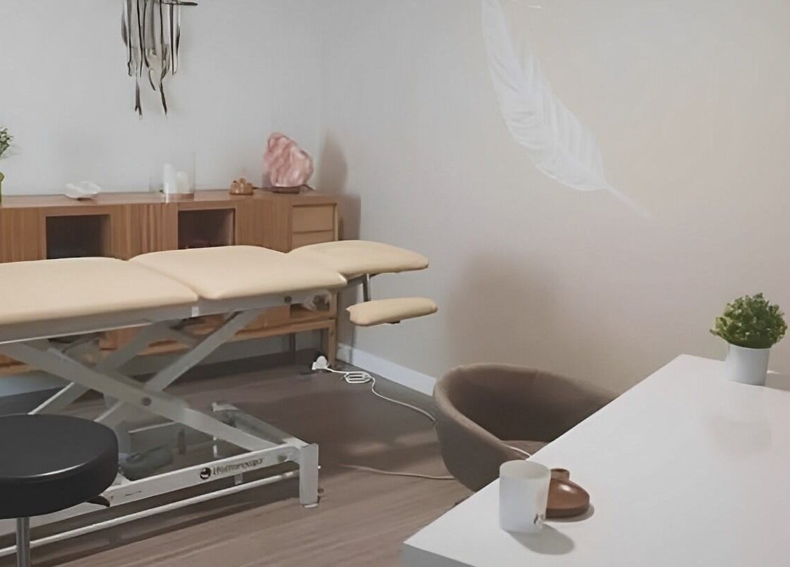 Salle de soins moderne à Adansonia Serenity, Saint-maurice-en-gourgois, Auvergne-rhône-alpes, FR.