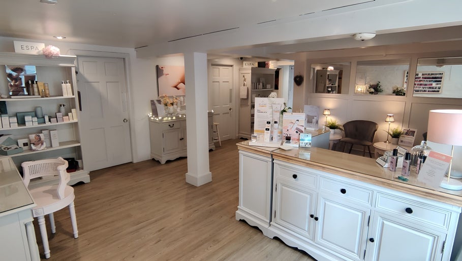 Elegant interior at Mirror Mirror Bingley, Bingley, England, GB showcasing a serene, well-lit beauty space.