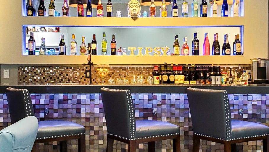 TIPSY Salonbar Winter Park image 1