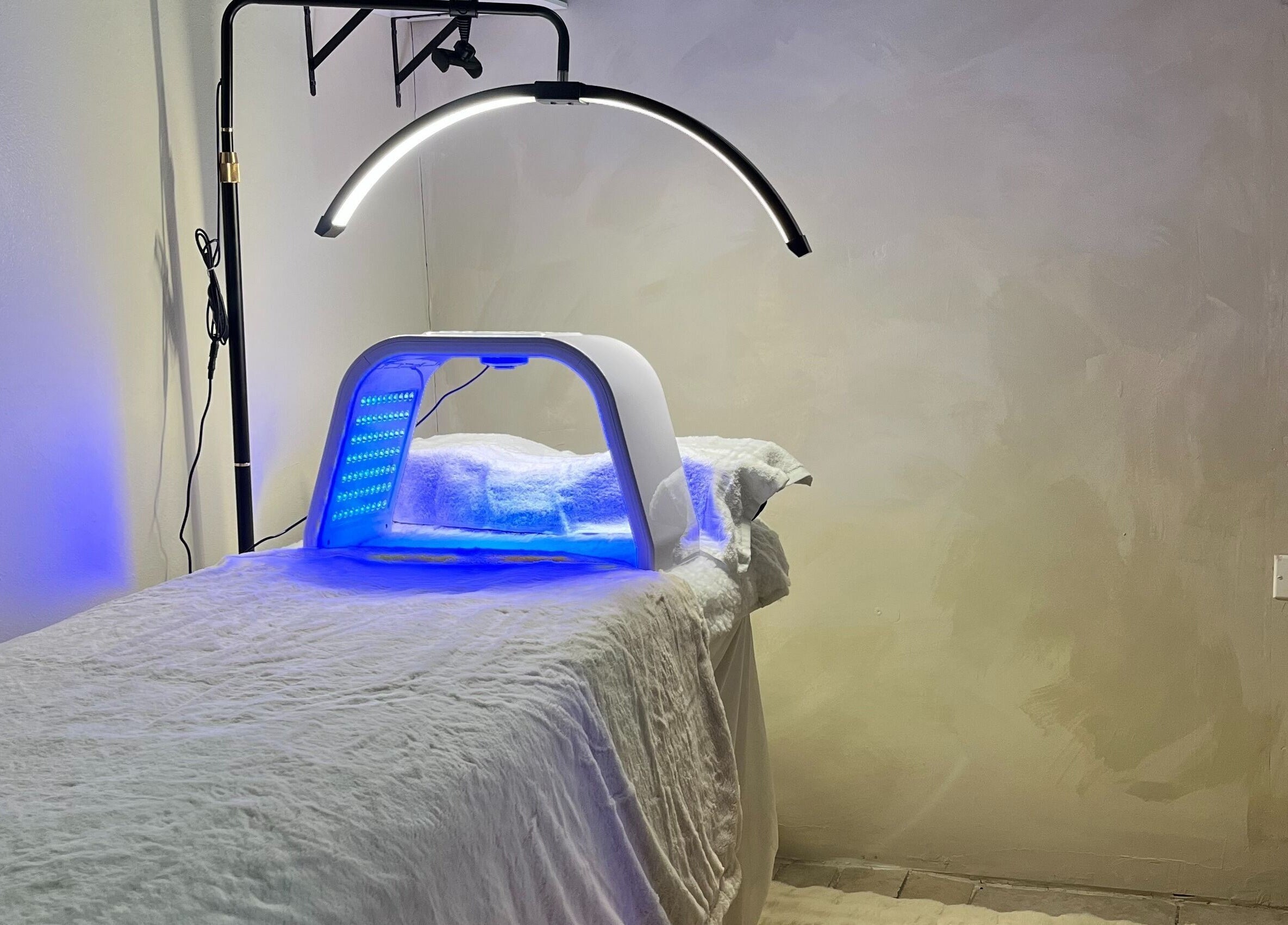 LED therapy bed at Blxc Gold Aesthetics, Kingston, St. Andrew Parish, JM, offers rejuvenating skin treatments.