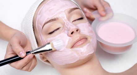 Luxurious facial treatment in progress at Head Turner, Shrewsbury, England, GB.
