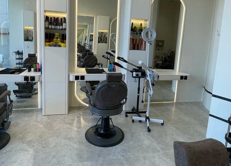 صالون Premier المتألق في الظهران, المنطقة الشرقية, SA يقدم خدمات تجميل راقية.