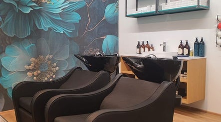 Chic & Caos Hair Studio image 2