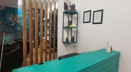 Chic & Caos Hair Studio image 3