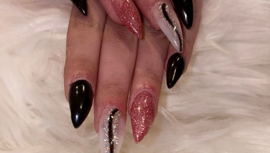 Sparkly Nails image 1