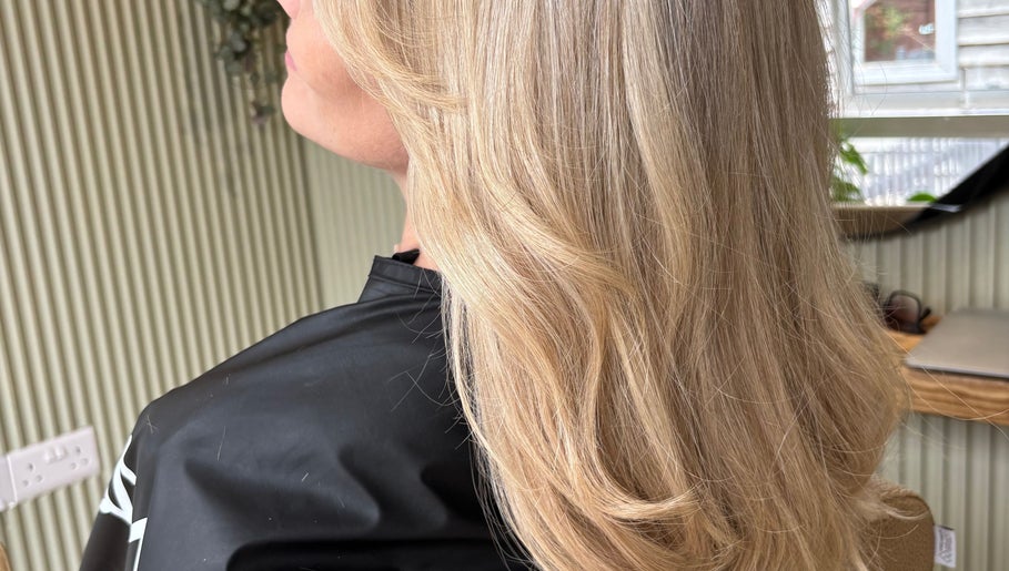 Stylish blonde hairstyle at Hannah Marie Hair Studio, Hurstbourne Tarrant, England, GB.