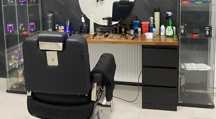 Look Barber image 2