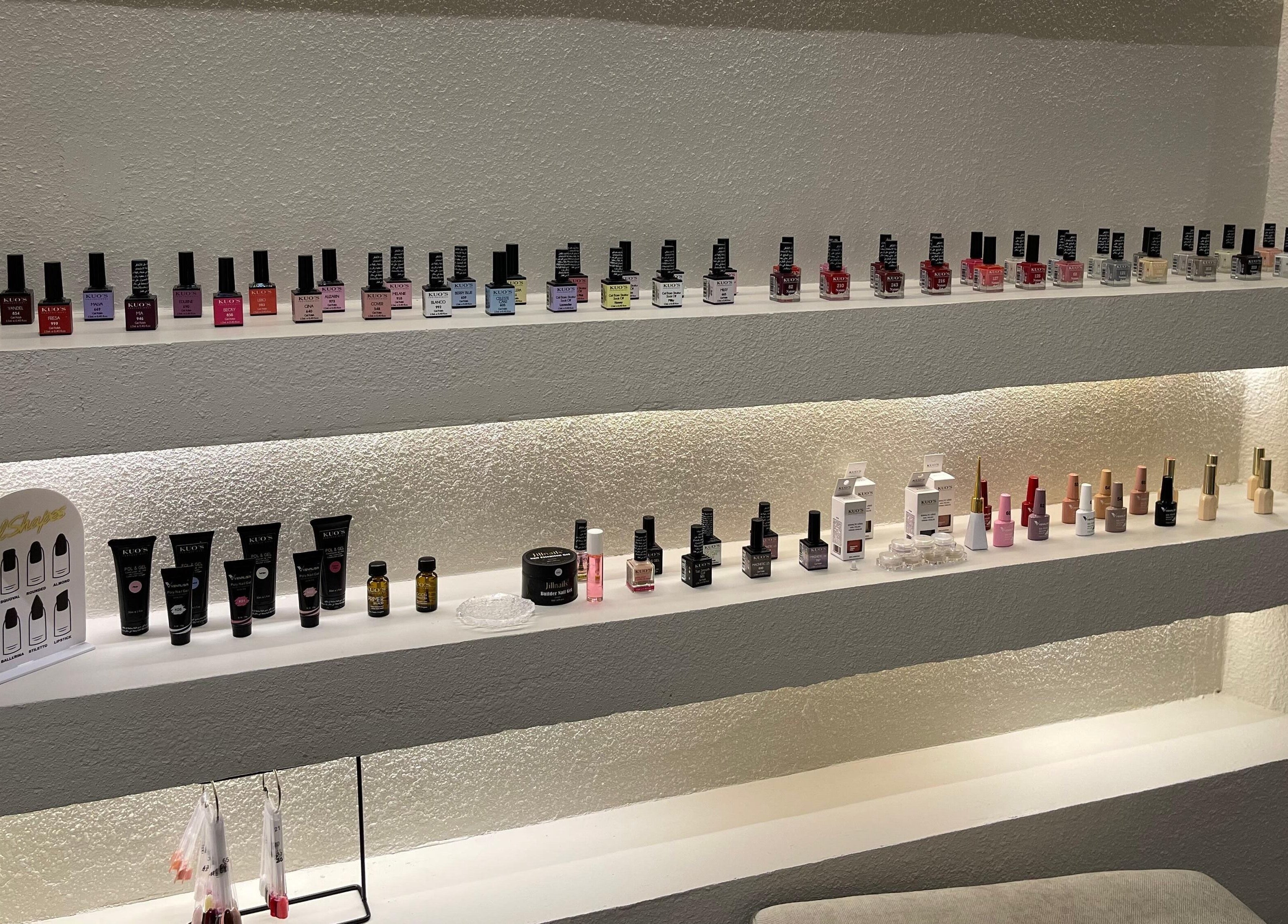 ترتيب مميز لطلاء الأظافر في صالون Gloss & Glam بالرياض، منطقة الرياض، SA