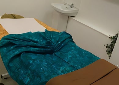 Relaxing massage room at Marialice Massage & Beauty, Stevenage, England, GB, with vibrant teal and gold decor.