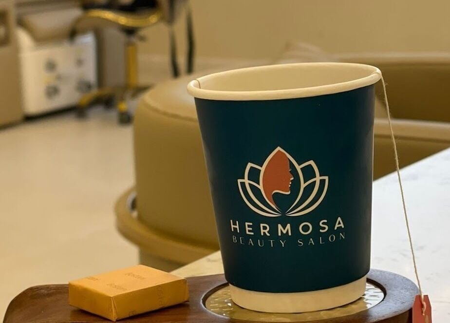 A cozy tea setup at Hermosa Beauty Salon in Dhahran, Eastern Province, SA, enhancing relaxation.