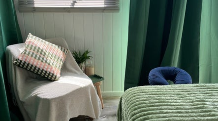Bloom with Kiki massage therapy