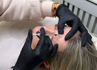 Dolled By Molls specialist administers Botox in Chislehurst, England, GB for youthful skin rejuvenation.