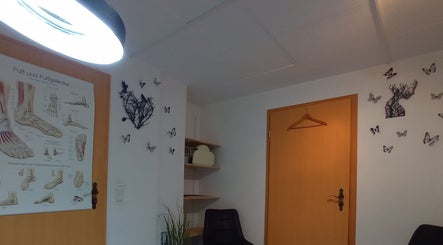 Innenraum von Studio Auenland - Inh. Kai Erik Tölle in Olfen, Nordrhein-westfalen, DE mit Schmetterlingsdekor.