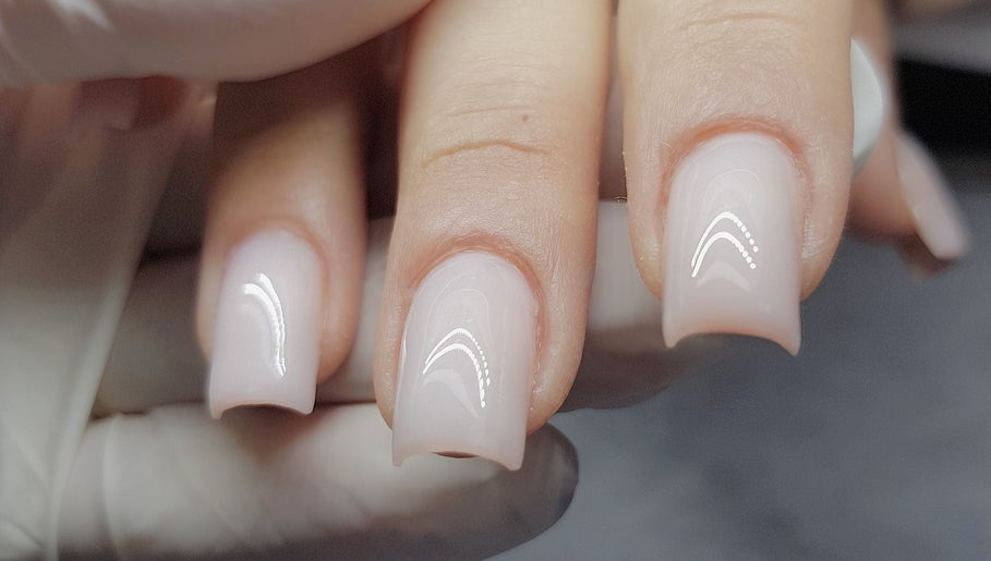 Belle Nails Tech image 1