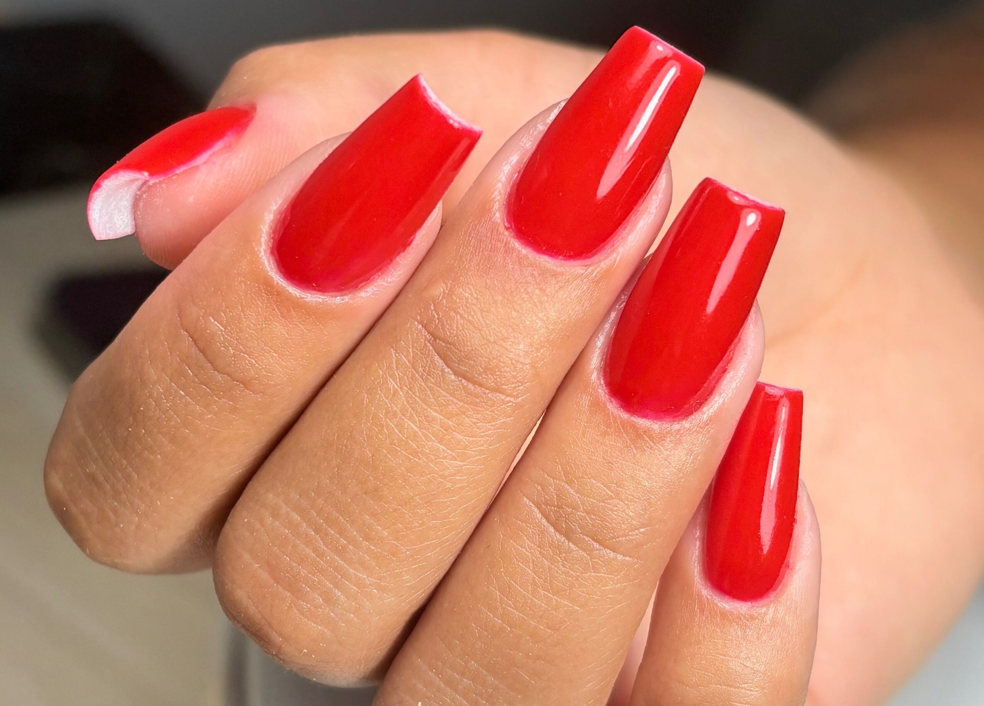 Unhas vermelhas elegantes no Bruna Duarte, Braga, Braga, PT. Brilho impecável e estilo moderno.