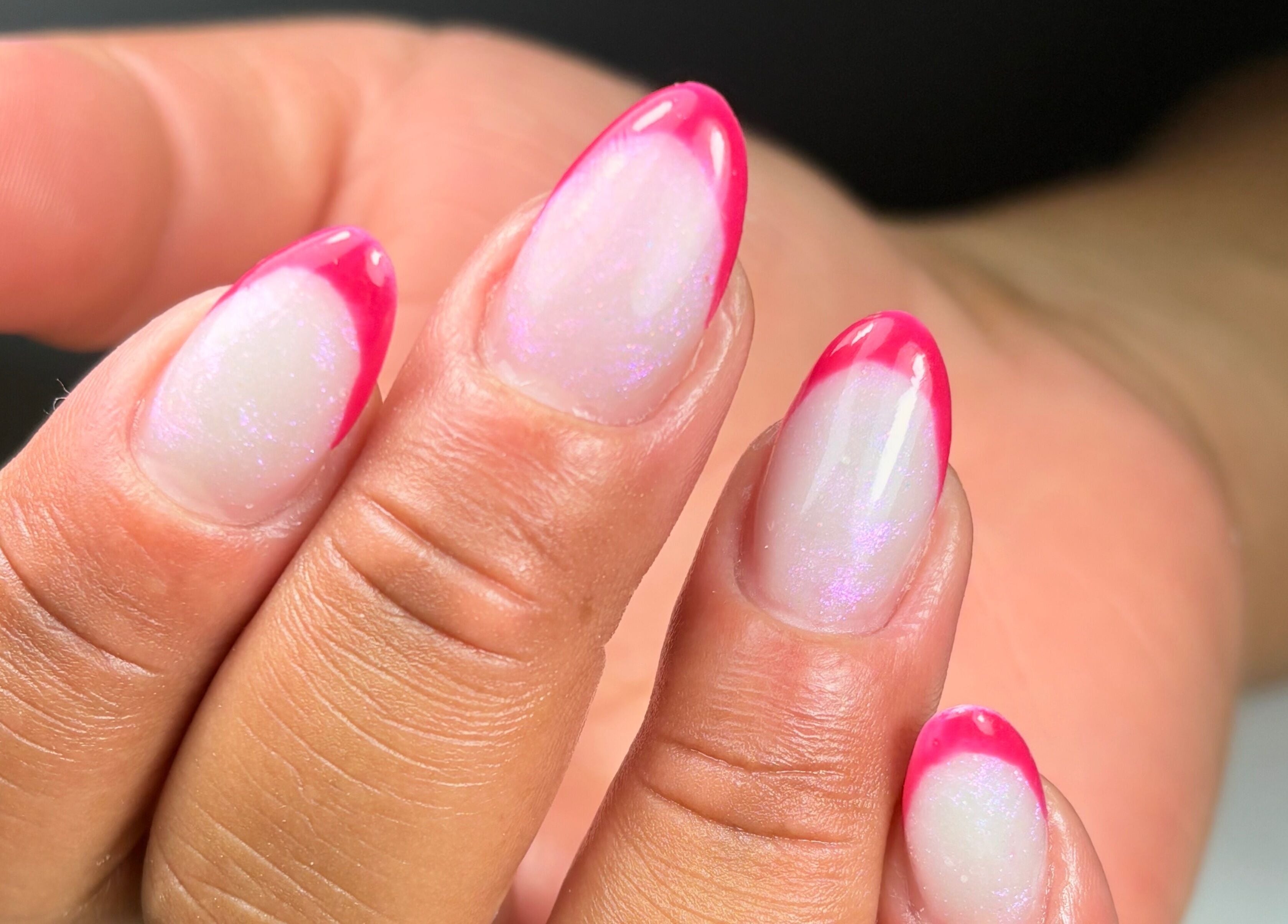 Unhas decoradas com esmalte rosa em Bruna Duarte, Braga, Braga, PT.