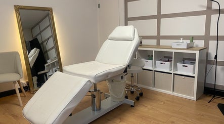 Gems Pro Tanning & Waxing image 2