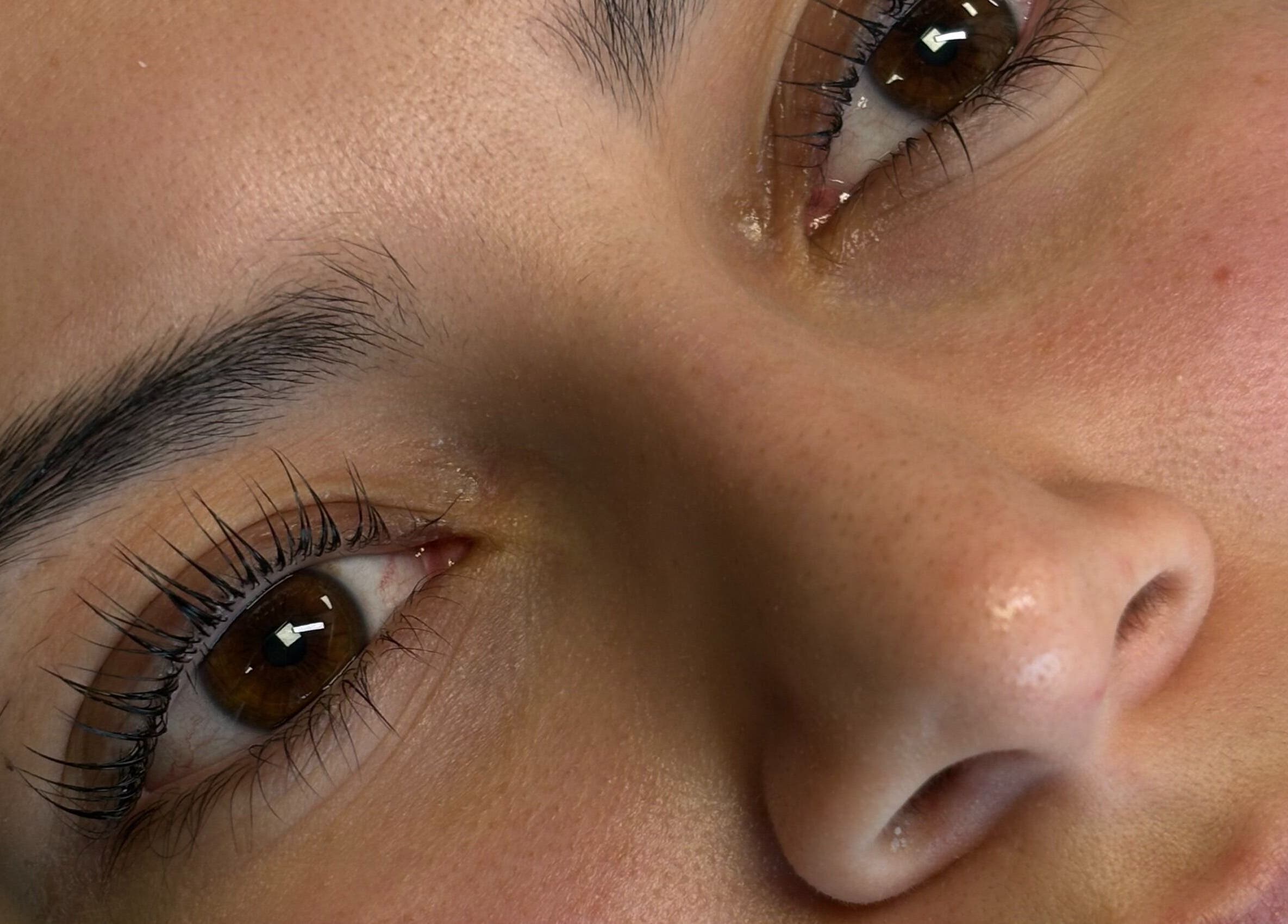 Extensions de cils élégantes à Lashes By Navarrita, Montréal, Québec, CA.