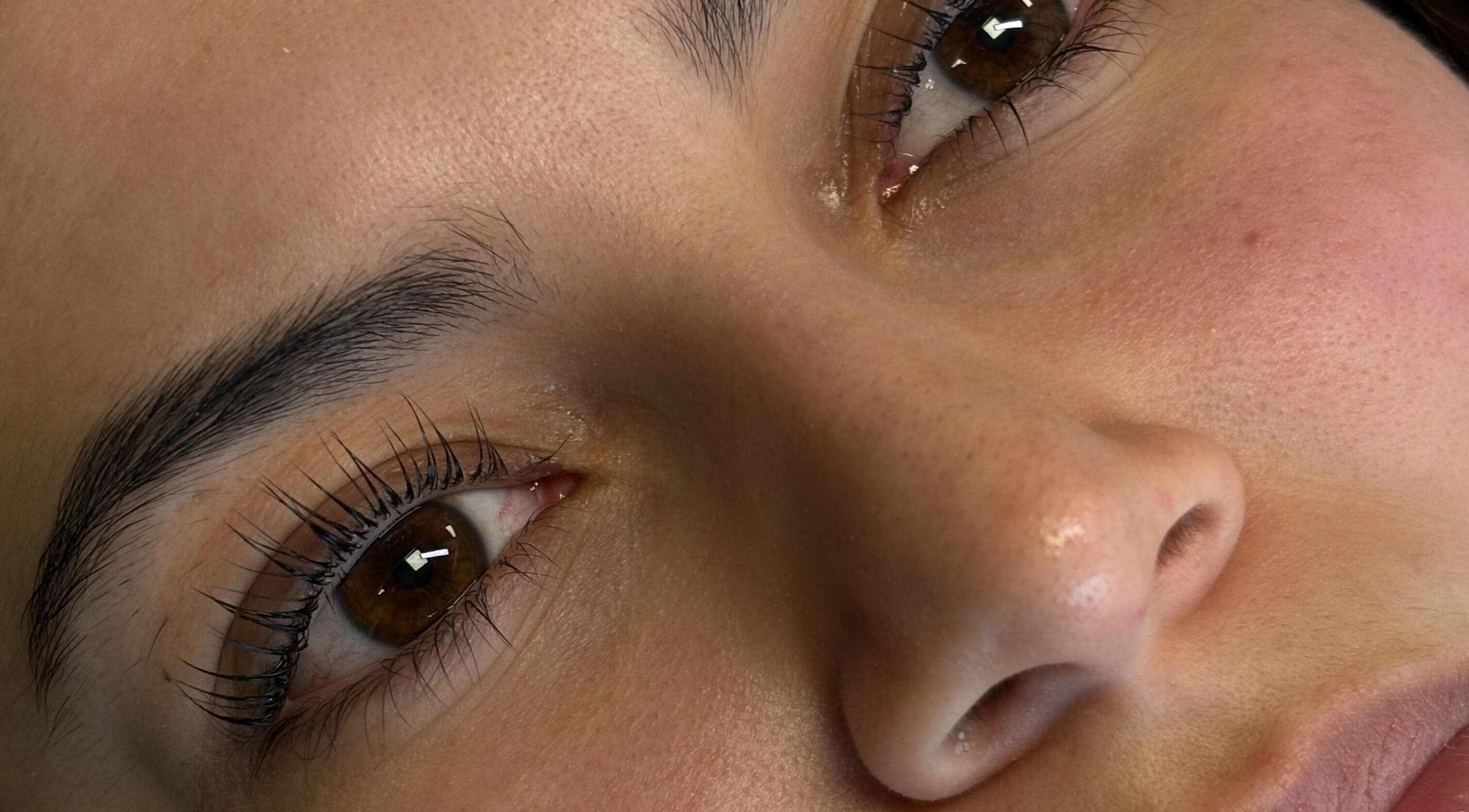 Extensions de cils élégantes à Lashes By Navarrita, Montréal, Québec, CA.