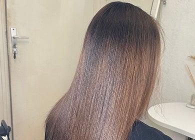 Cheveux lisses et soyeux chez Liyah Beauty, Châtenay-Malabry, Île-de-France, FR.
