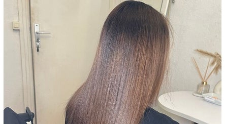 Cheveux lisses et soyeux chez Liyah Beauty, Châtenay-Malabry, Île-de-France, FR.