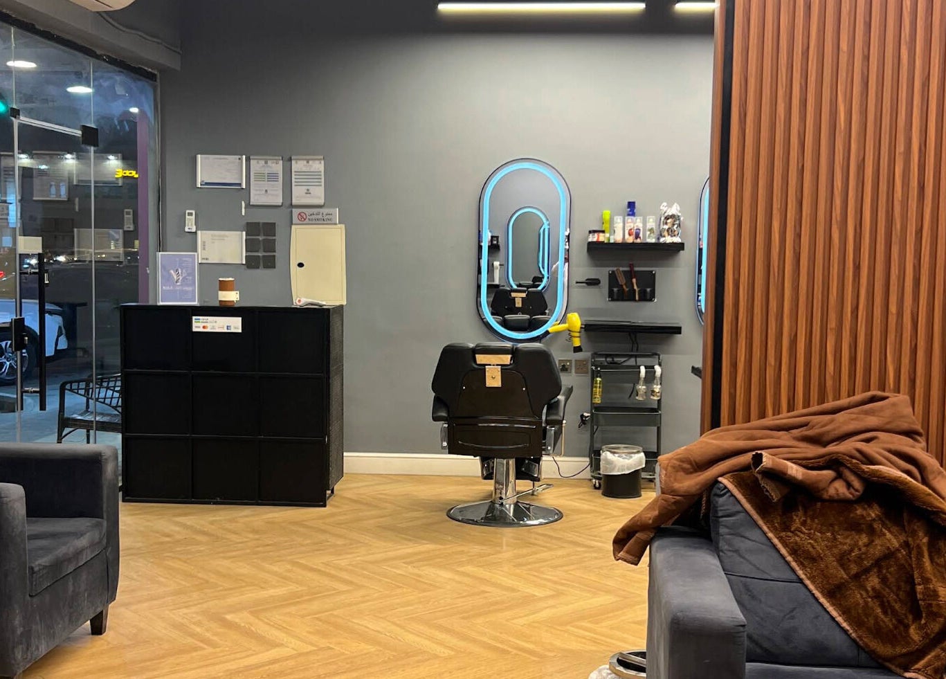 Chic interior of صالون المسار الازرق | Blue Line Salon in Riyadh, Riyadh Province, SA featuring stylish seating.