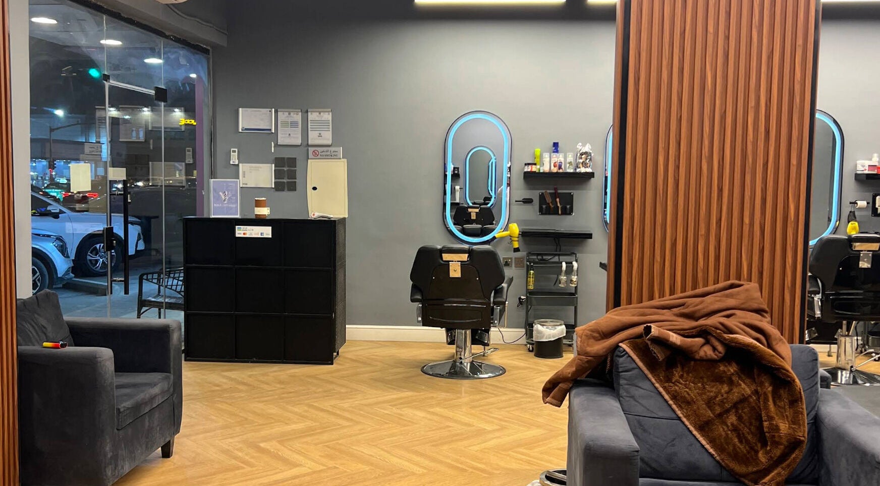 Chic interior of صالون المسار الازرق | Blue Line Salon in Riyadh, Riyadh Province, SA featuring stylish seating.